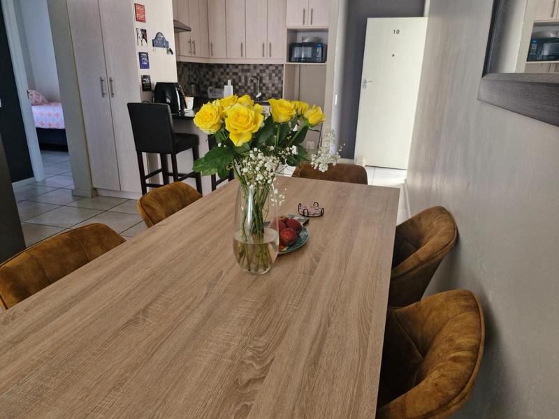 2 Bedroom Property for Sale in Loevenstein Western Cape